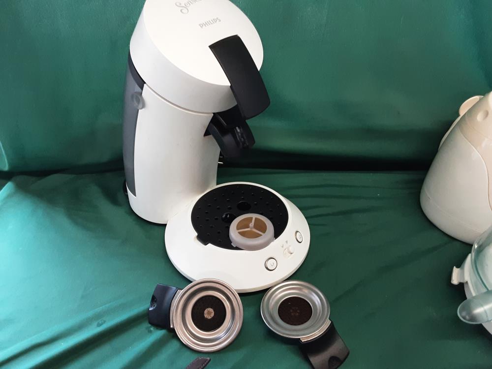 CAFETIERE SENSEO BLANCHE AVEC 2 SUPPORTS CAFE + DETARTREUR