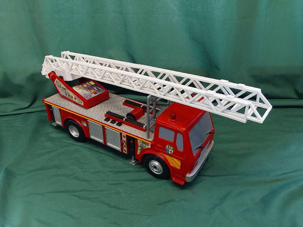 JOUET CAMION DE POMPIER MM