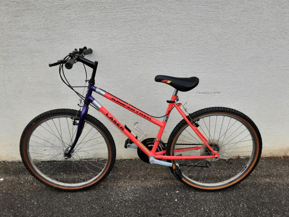 VÉLO VTT FEMME ROSE ET VIOLET JUMPERTREK LASER TY20