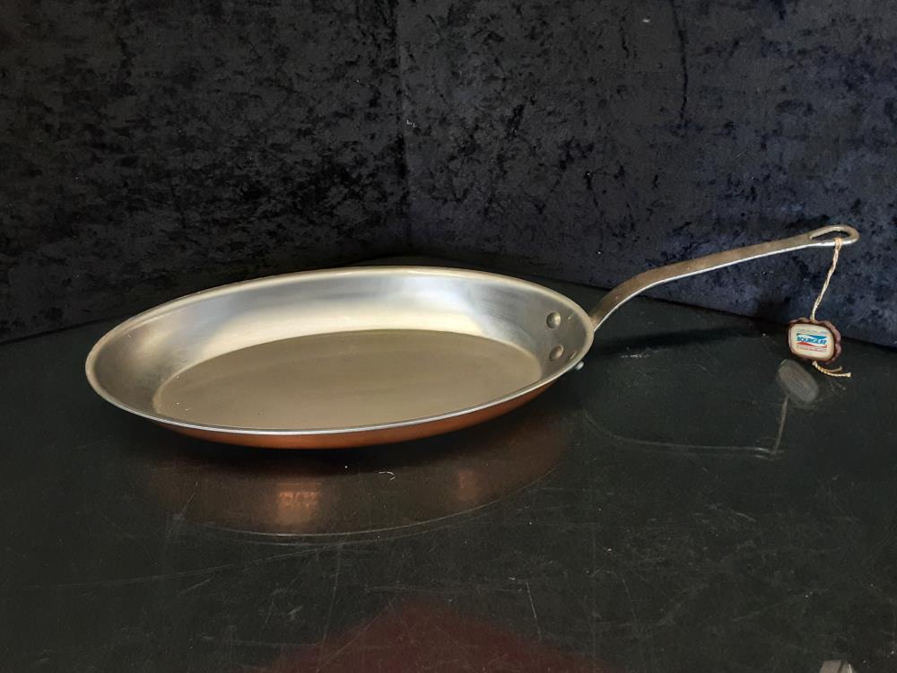 SAUTEUSE OVALE EN CUIVRE 