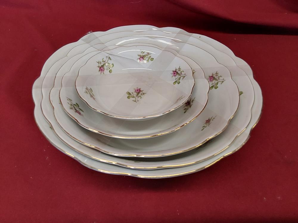 ENSEMBLE SALADIERS ET COUPELLES (5 PIÈCES) MOTIF FLEURS ROSES BAVARIA