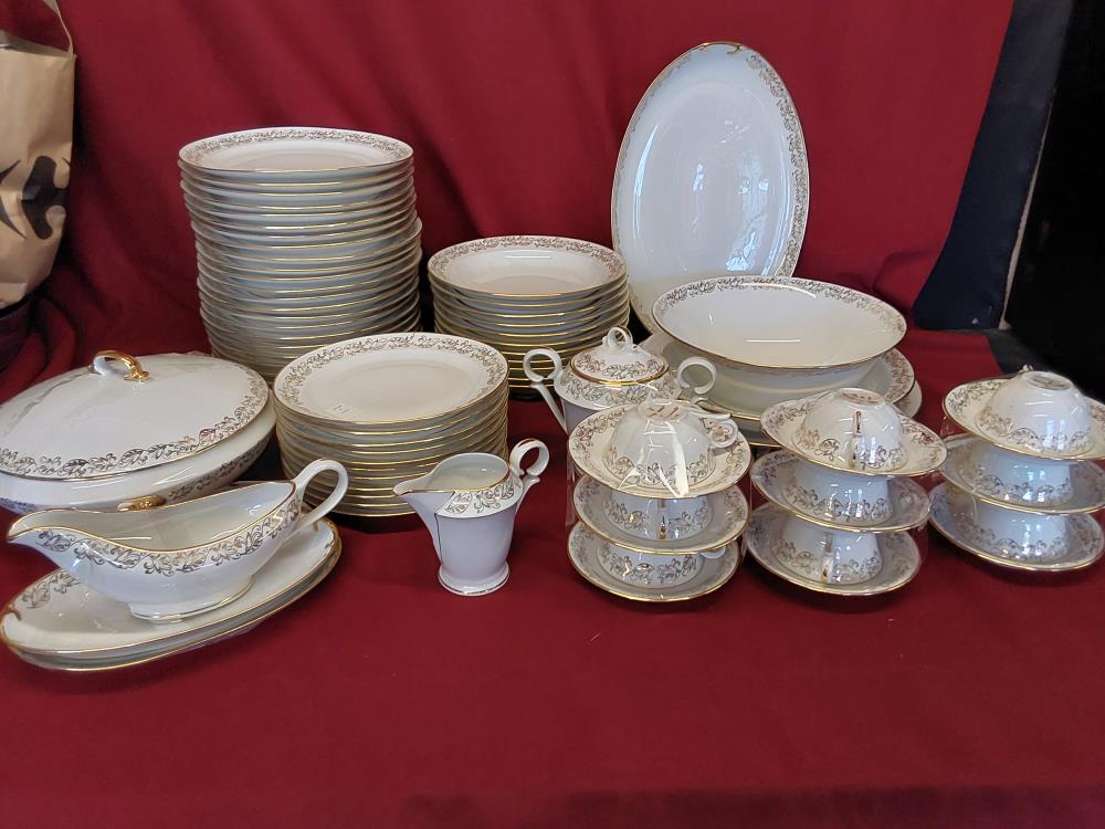 SERVICE DE TABLE + SERVICE A CAFÉ A COMPLÉTER PORCELAINE 