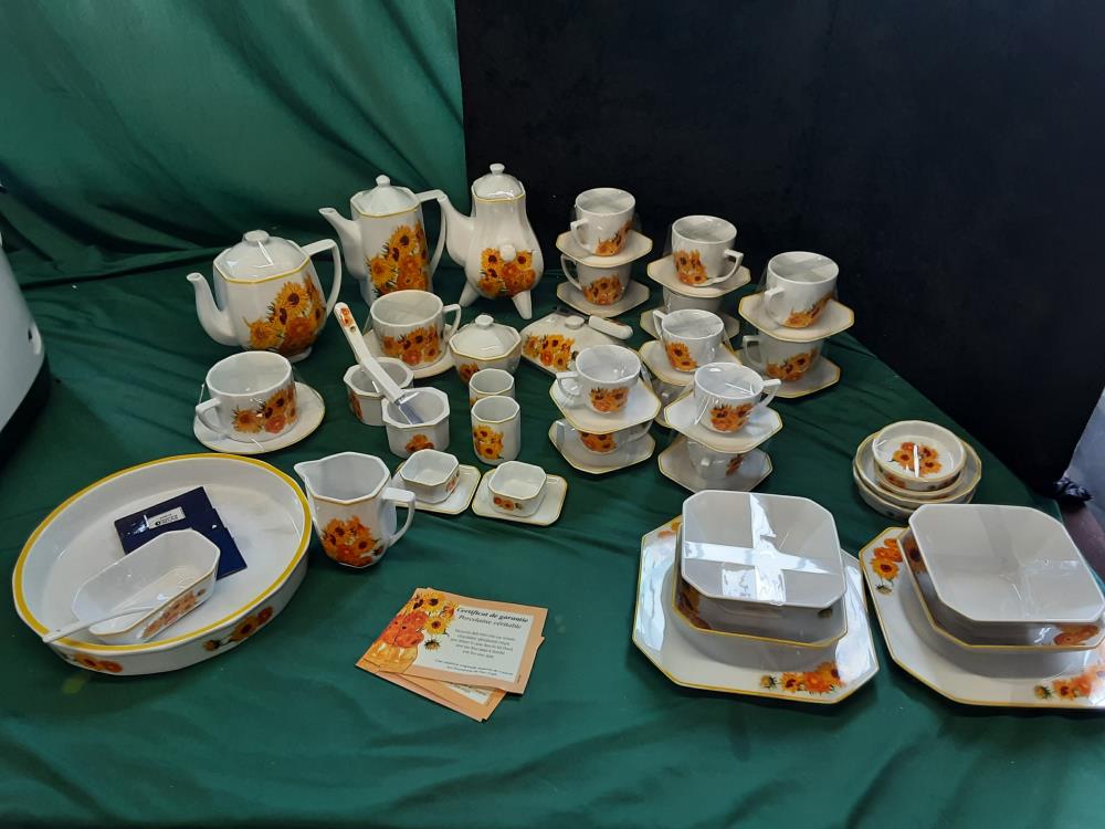 SERVICE EN PORCELAINE A PETIT DEJEUNER DECOR TOURNESOL VAN GOGH 