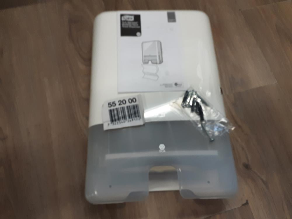DISTRIBUTEUR ESSUIE MAIN TORK 
