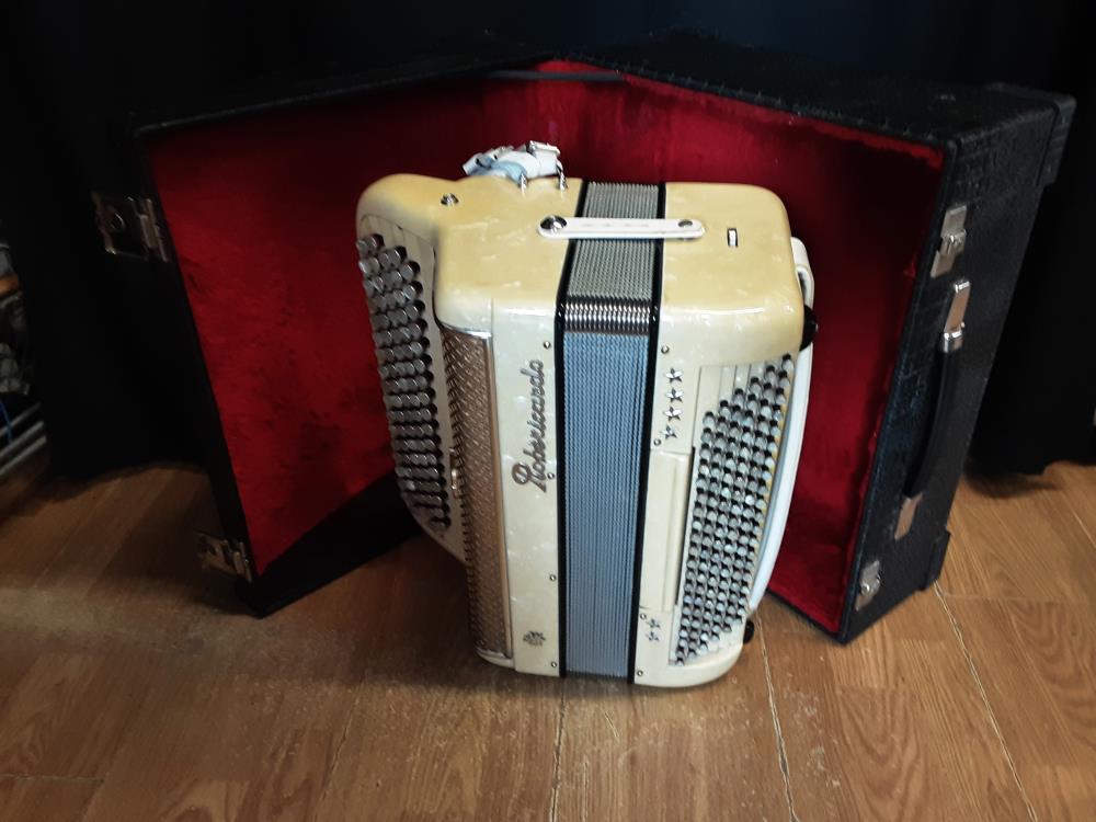 ACCORDEON  ROBERICARDO AVEC ETUI