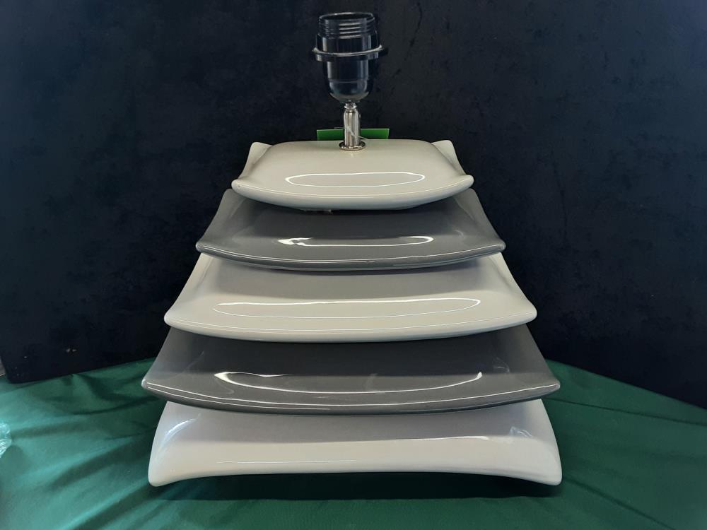 PIED DE LAMPE IMITATION GALETS PLATS BLANCS ET GRIS