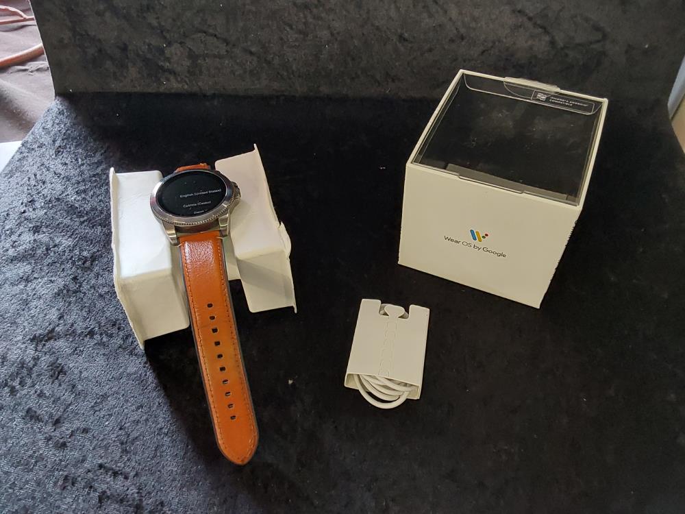 MONTRE CONNECTÉE FOSSIL