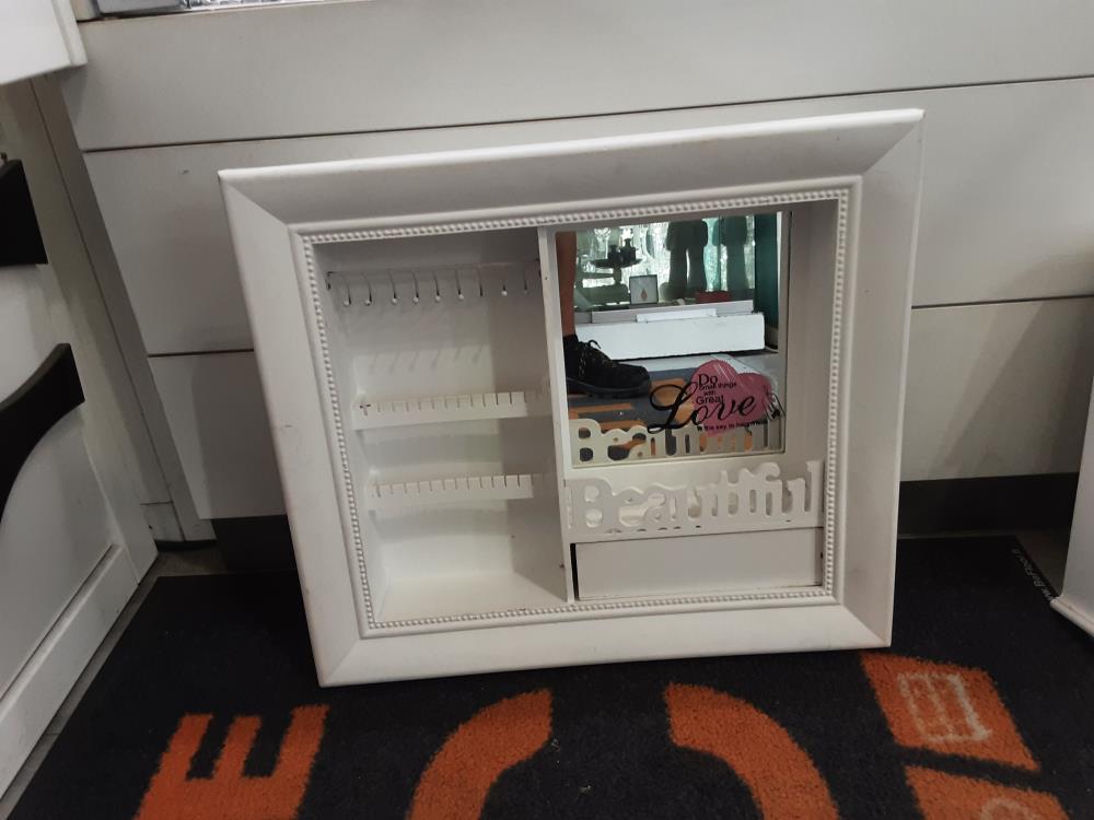 MIROIR RANGE BIJOUX BOIS COLORIS BLANC