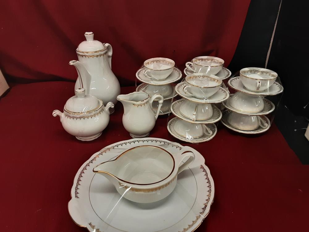 SERVICE A CAFE PORCELAINE BLANCHE BORDURES DOREES