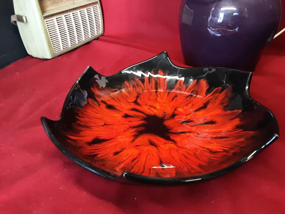 PLAT NOIR ET ROUGE