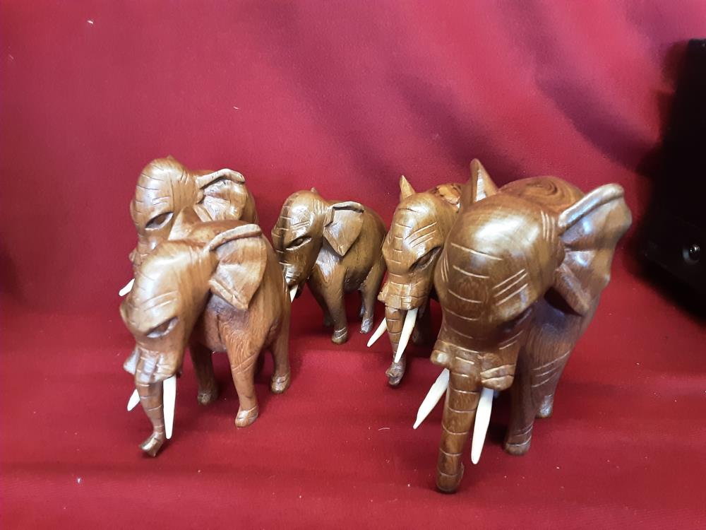 LOT 5 ÉLÉPHANTS  EN BOIS