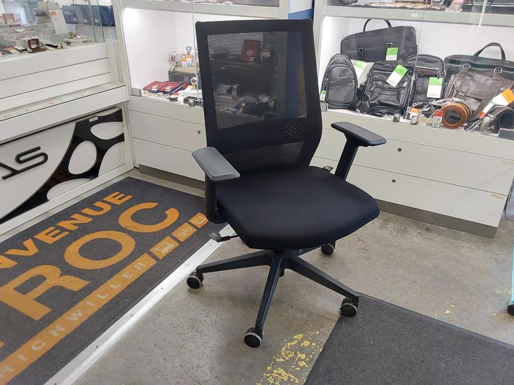 CHAISE DE BUREAU NOIR MTI
