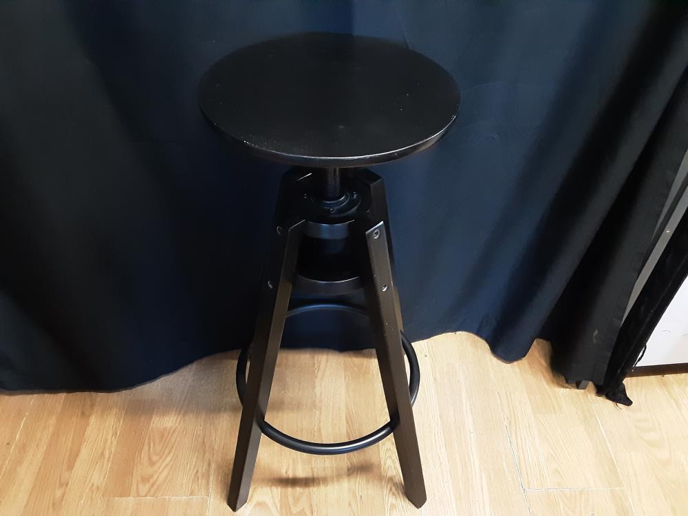 TABOURET ROND  NOIR REGLABLE EN HAUTEUR