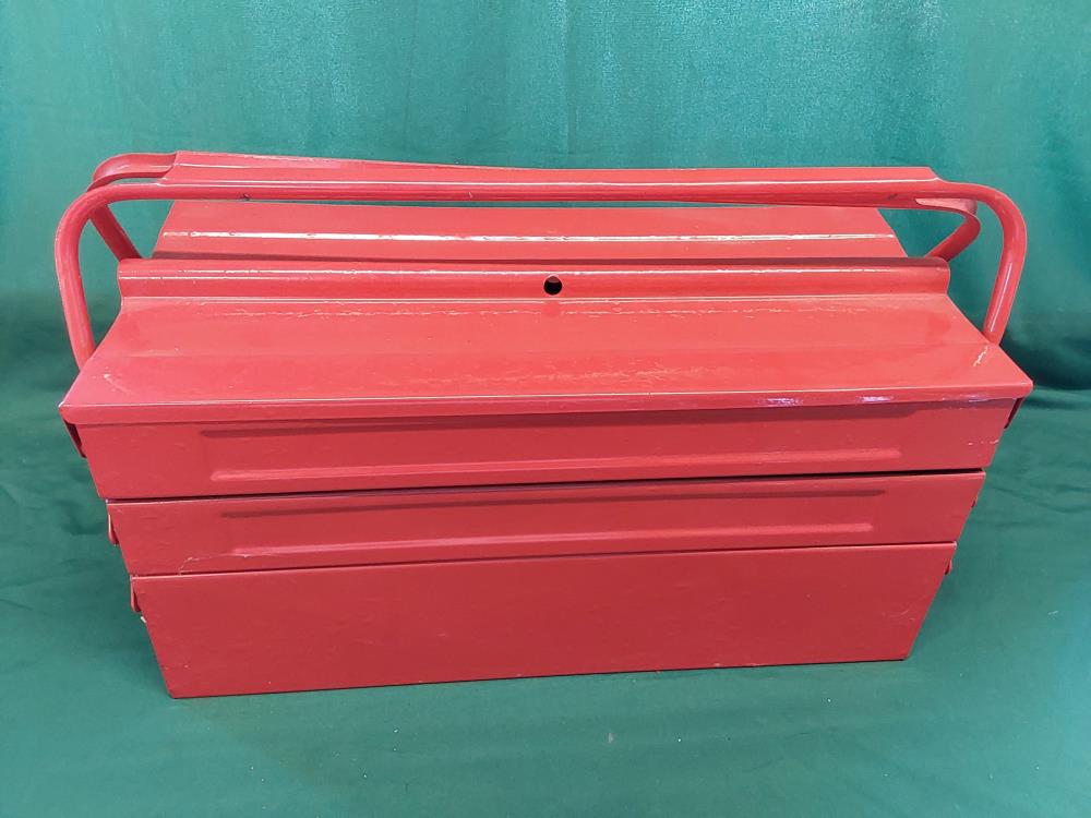 CAISSE À OUTIL MÉTAL ROUGE