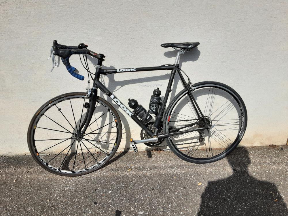 VELO DE COURSE CADRE CARBON LOOK KG361