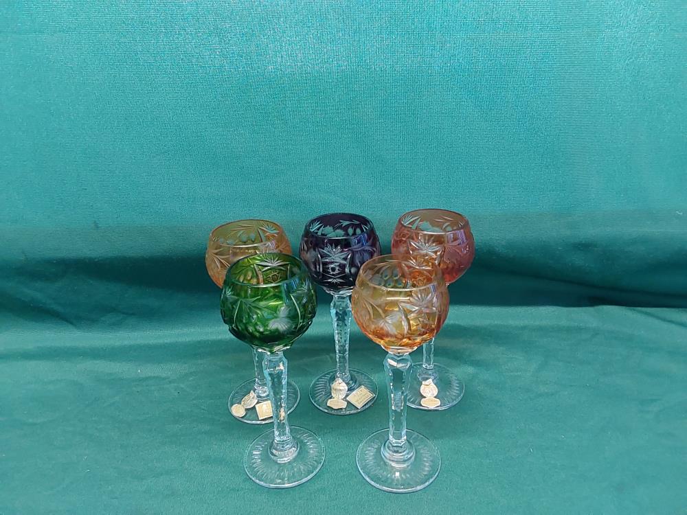LOT DE 5 VERRES DE COULEURS EN CRISTAL A SCHNAPS