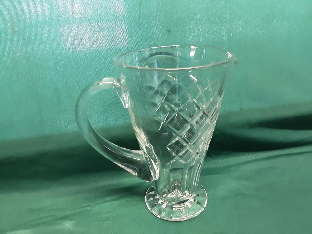 CRUCHE EN CRISTAL AVEC ANSE