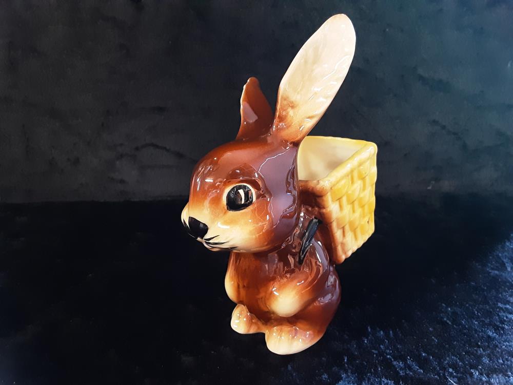 LAPIN EN PORCELAINE GOEBEL