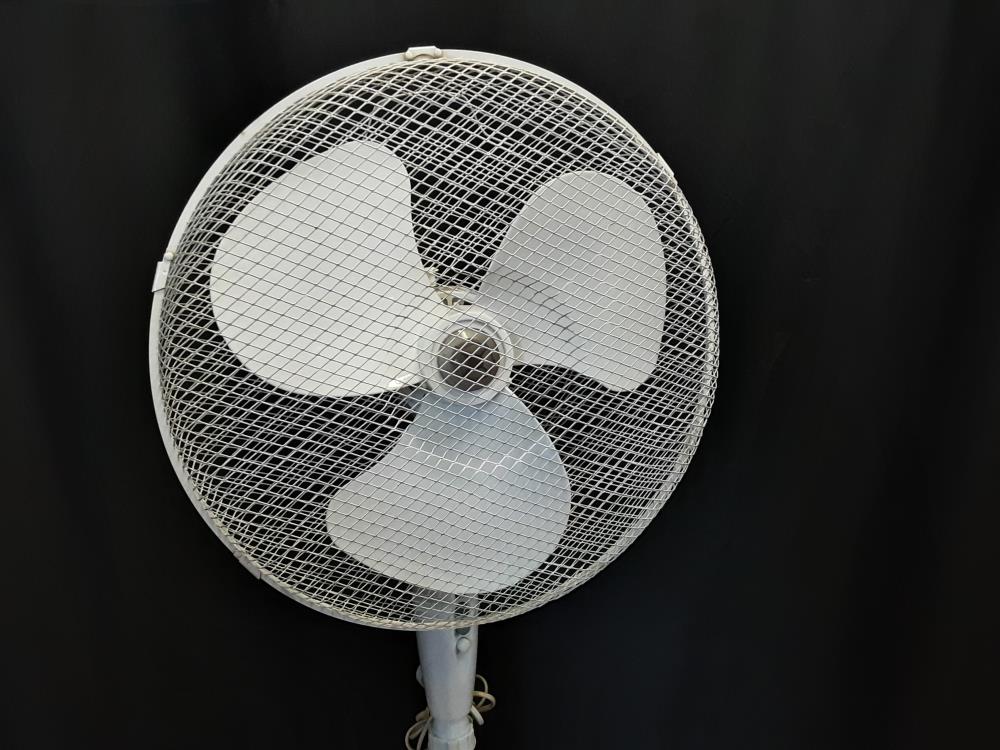 VENTILATEUR SUR PIED BLANC 