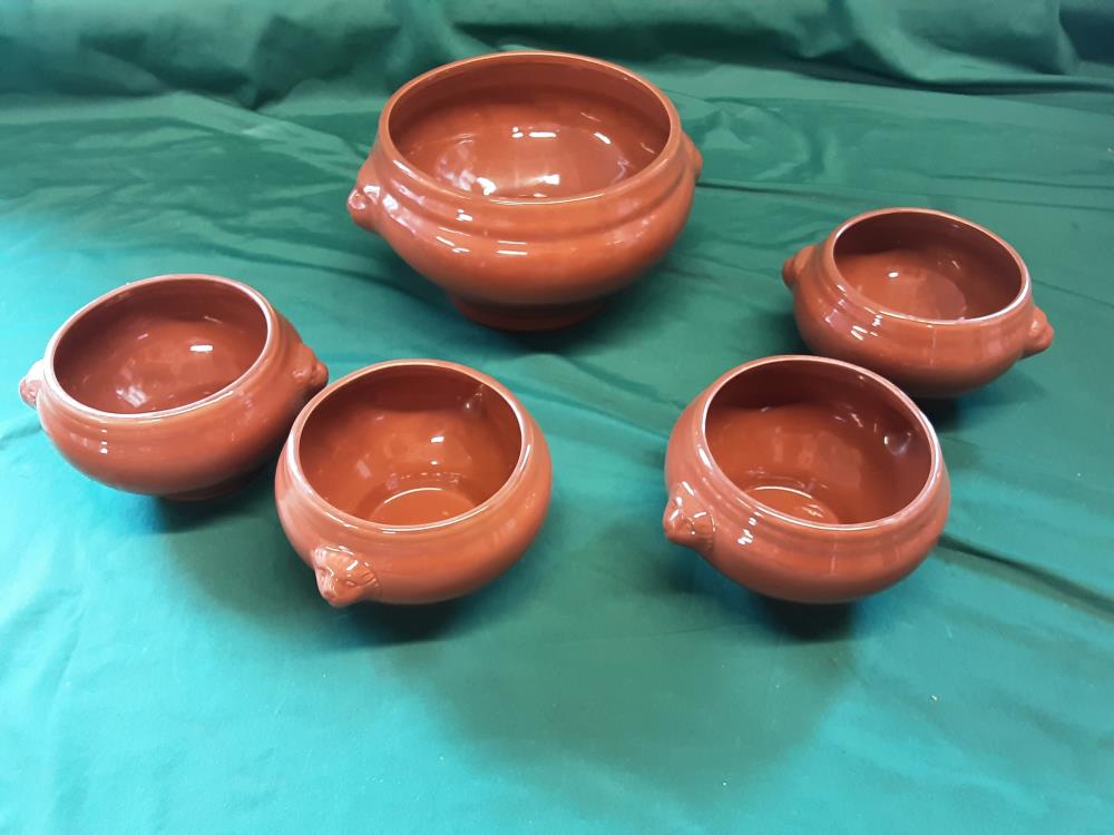 LOT DE 4 BOLS +  SALADIER EN FAIENCE