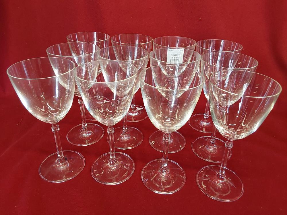 LOT DE 12 VERRES A VIN SUR PIED