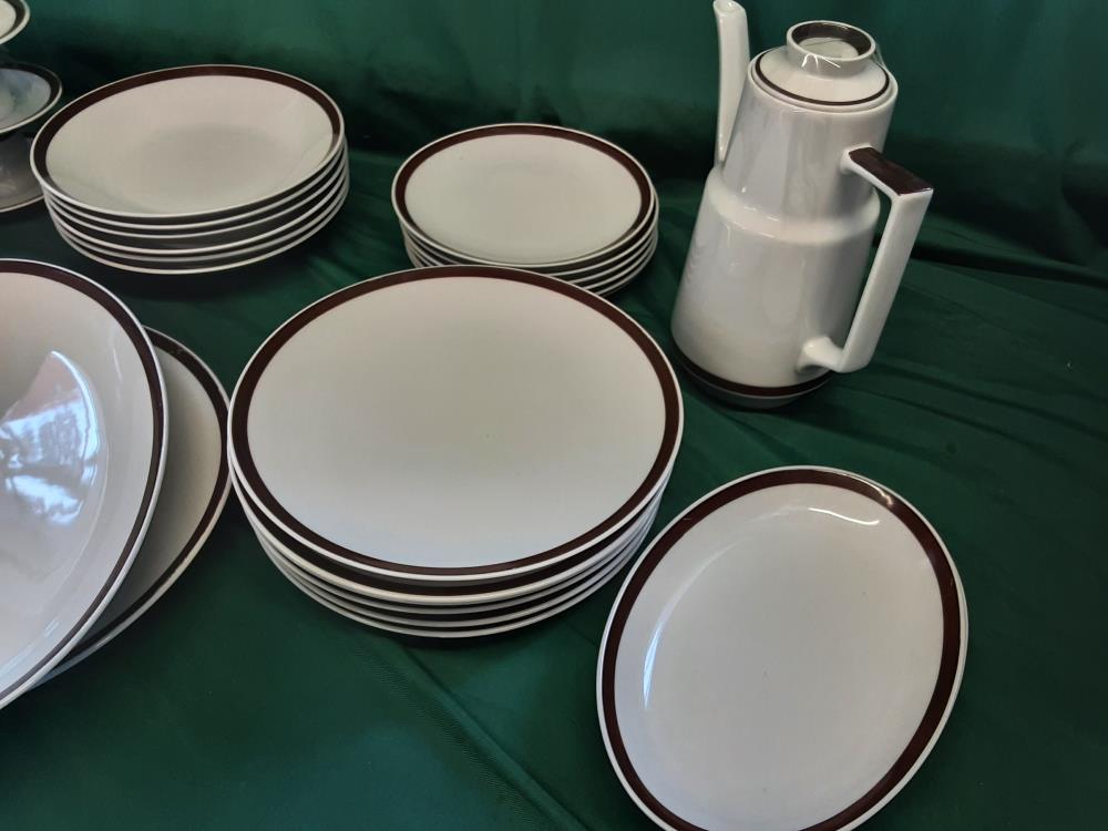 SERVICE DE TABLE + CAFE A COMPLETER BORDURE COLORIS BRUN
