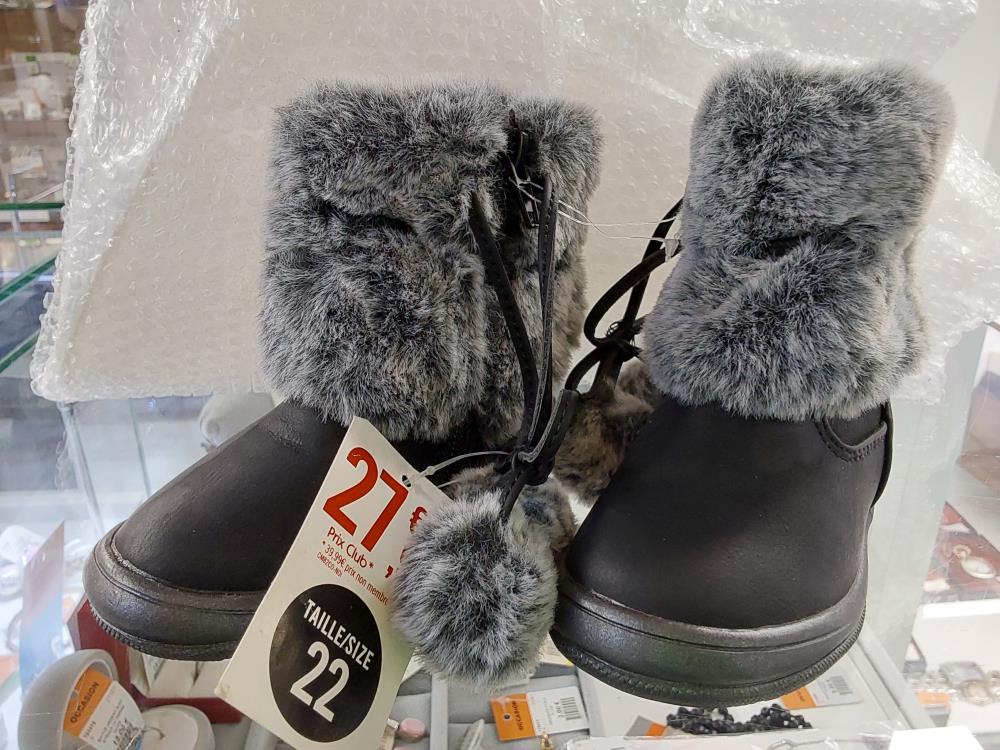 PAIRE DE BOTTES MOUMOUTTE TAILLE 22 POUR ENFANT