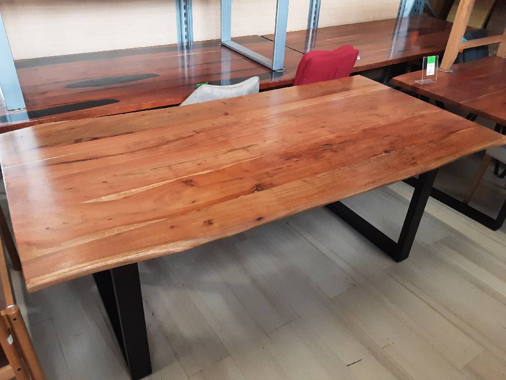 TABLE EN ACACIA PIED METAL NOIR