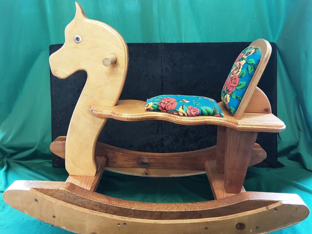 CHEVAL A BASCULE EN BOIS