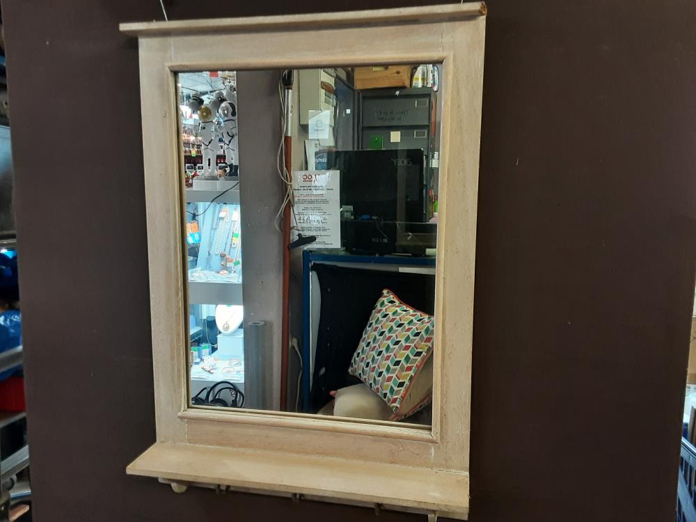 MIROIR AVEC TABLETTE ET PORTE SERVIETTES