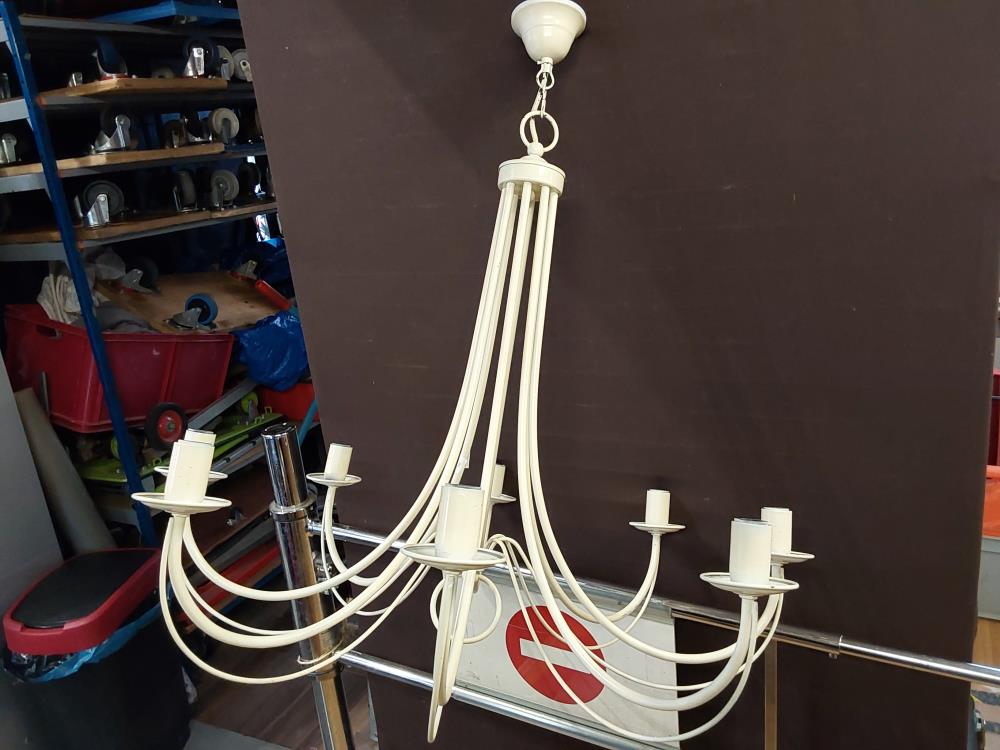 LUSTRE EN FER BLANC 8 FEUX