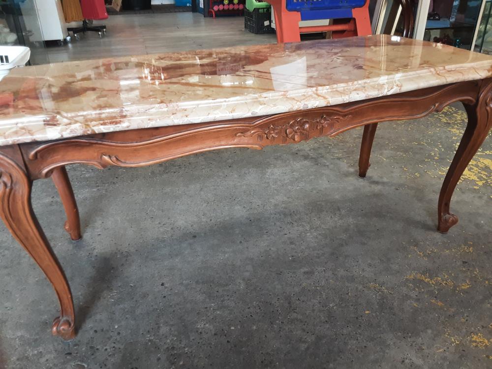 TABLE BASSE AVEC DESSUS MARBRE 