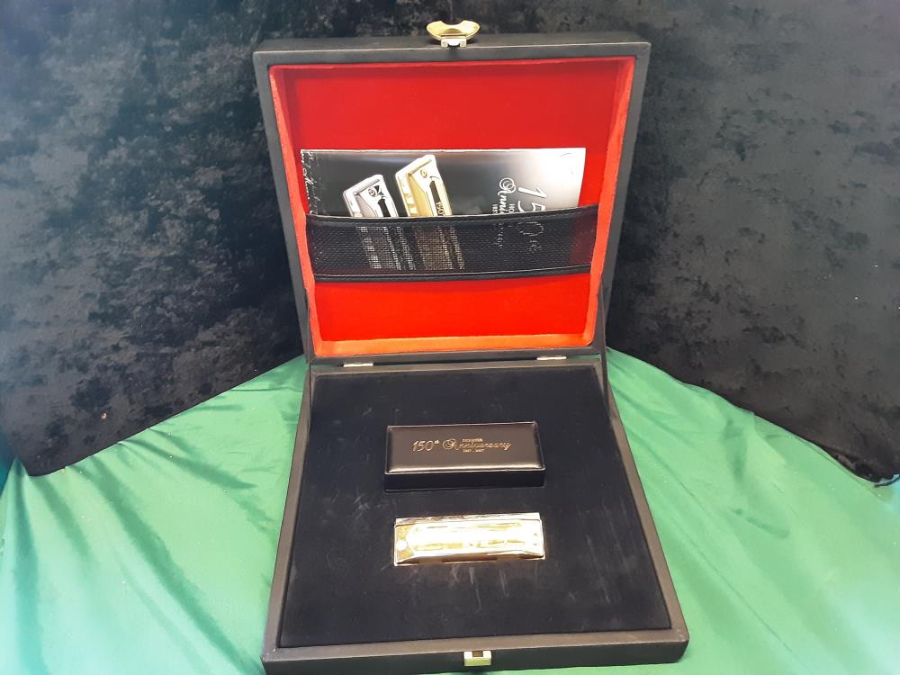 HARMONICA HOHNER SPÉCIAL 150 ANS DORÉ NUMÉROTÉ AVEC ETUI ET COFFRET DE RANGEMENT 