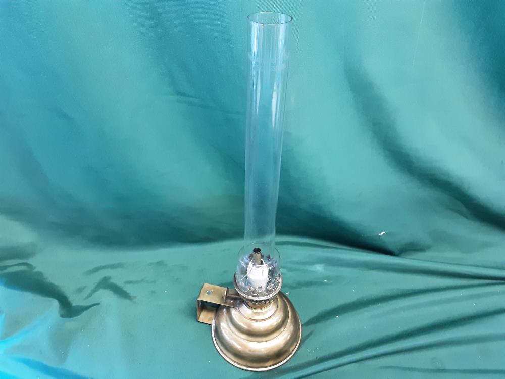 LAMPE A PÉTROLE MURALE
