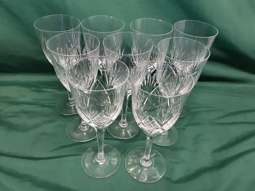 LOT DE 9 VERRES A VIN EN CRISTAL