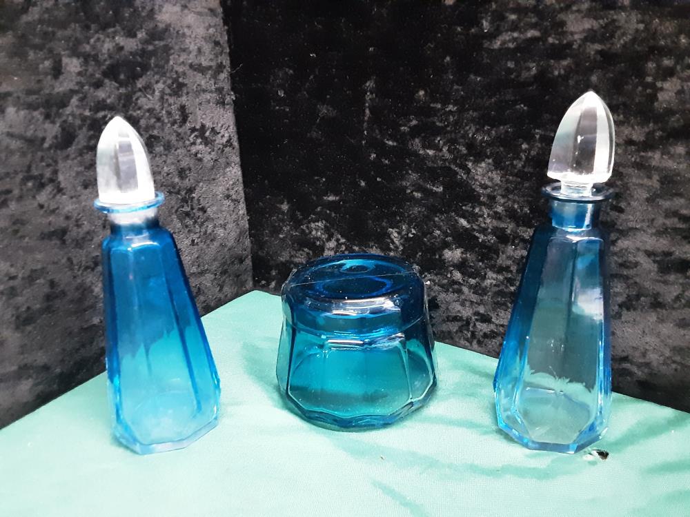 ENSEMBLE HUILE VINAIGRE MOUTARDE EN CRISTAL BLEU