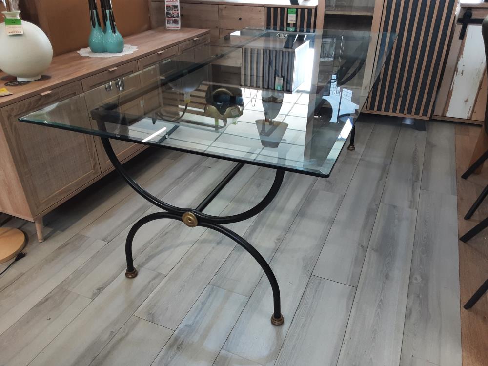 TABLE DESSUS VERRE BISEAUTE PIEDS METAL NOIRS 