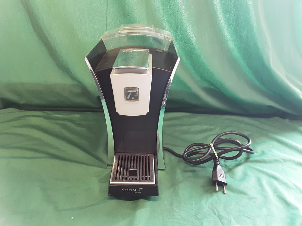 CAFETIÈRE SPÉCIAL. T NESTLÉ 