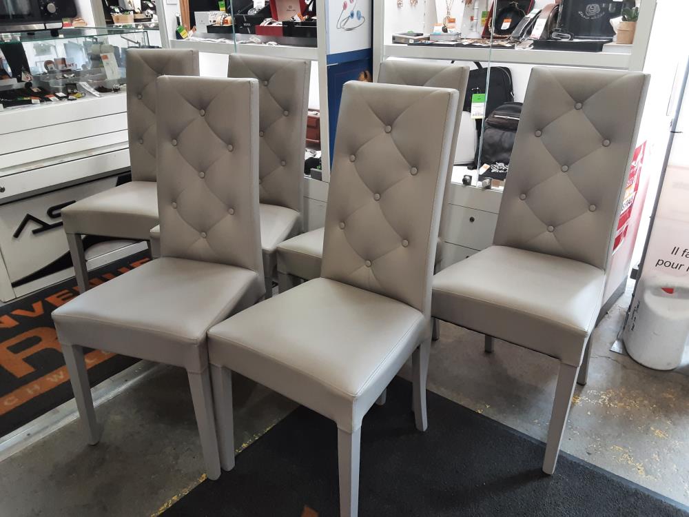 LOT DE 6 CHAISES SIMILI CUIR GRIS CLAIR
