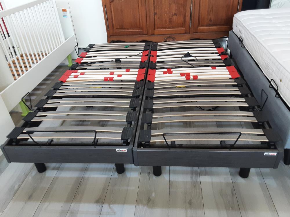 CADRE DE LIT 2X 80X200 AVEC SOMMIERS ELECTRIQUES A RENFORTS LOMBAIRES