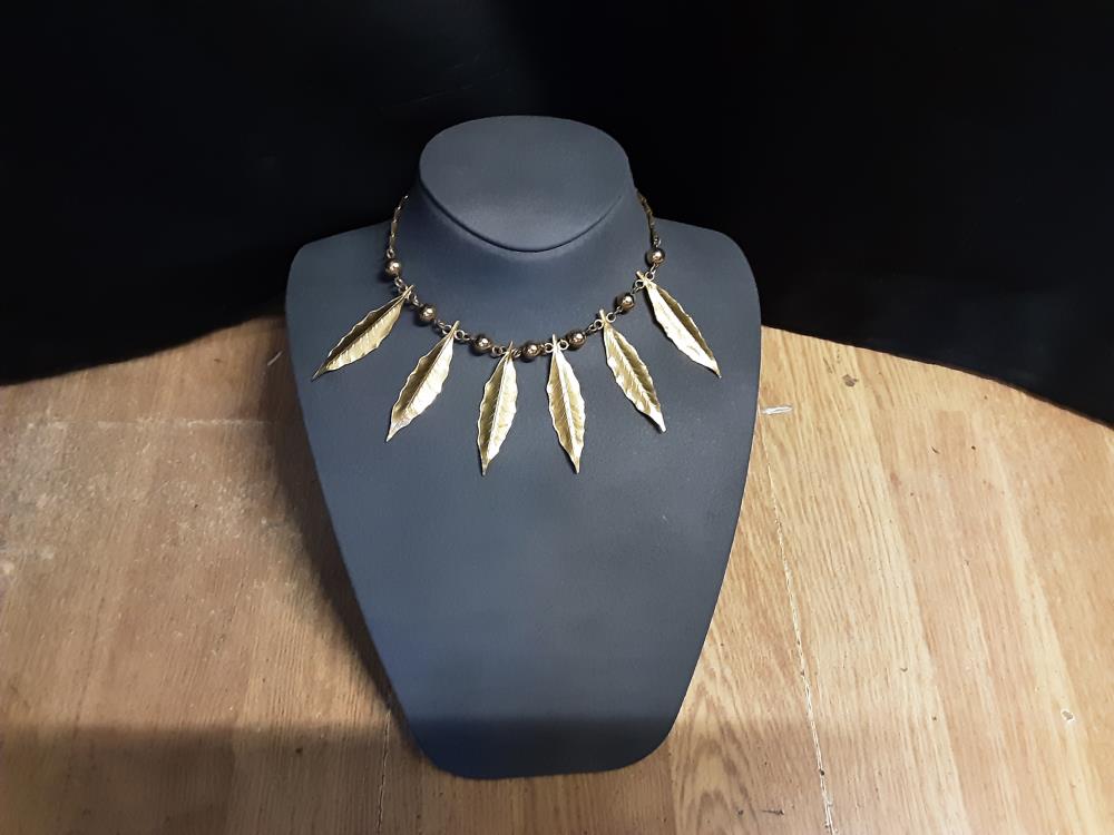 COLLIER DORÉE FEUILLES