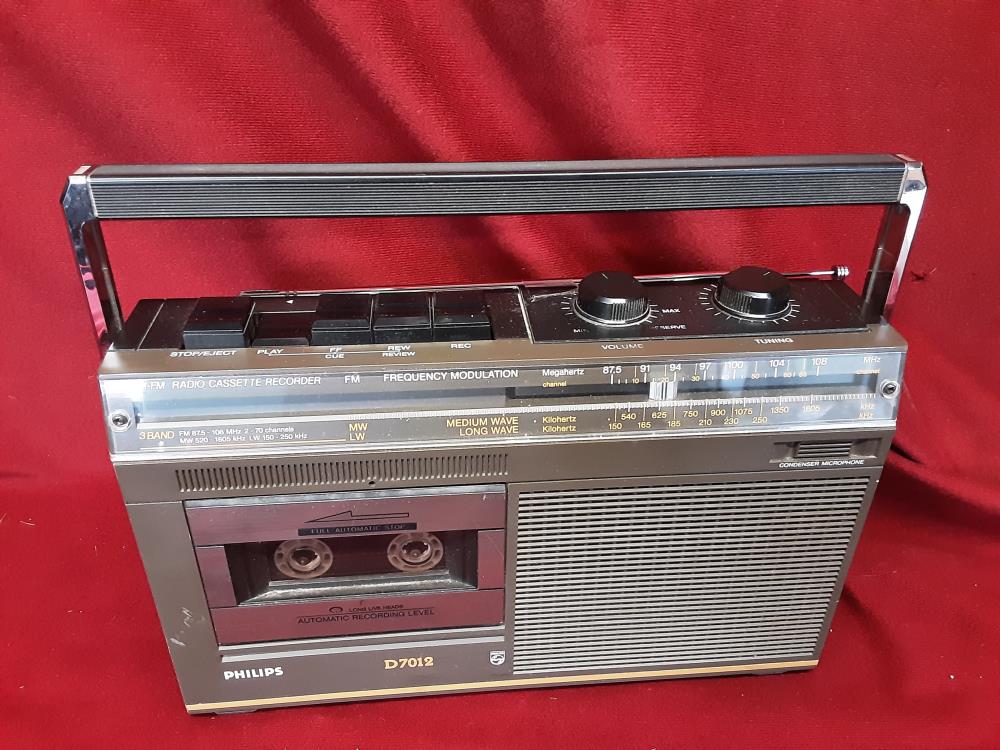 RADIO CASSETTE PHILIPS