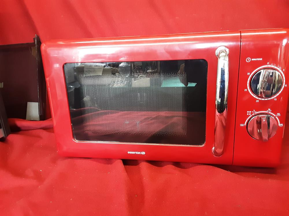 MICRO ONDE ESSENTIEL 1150W ROUGE