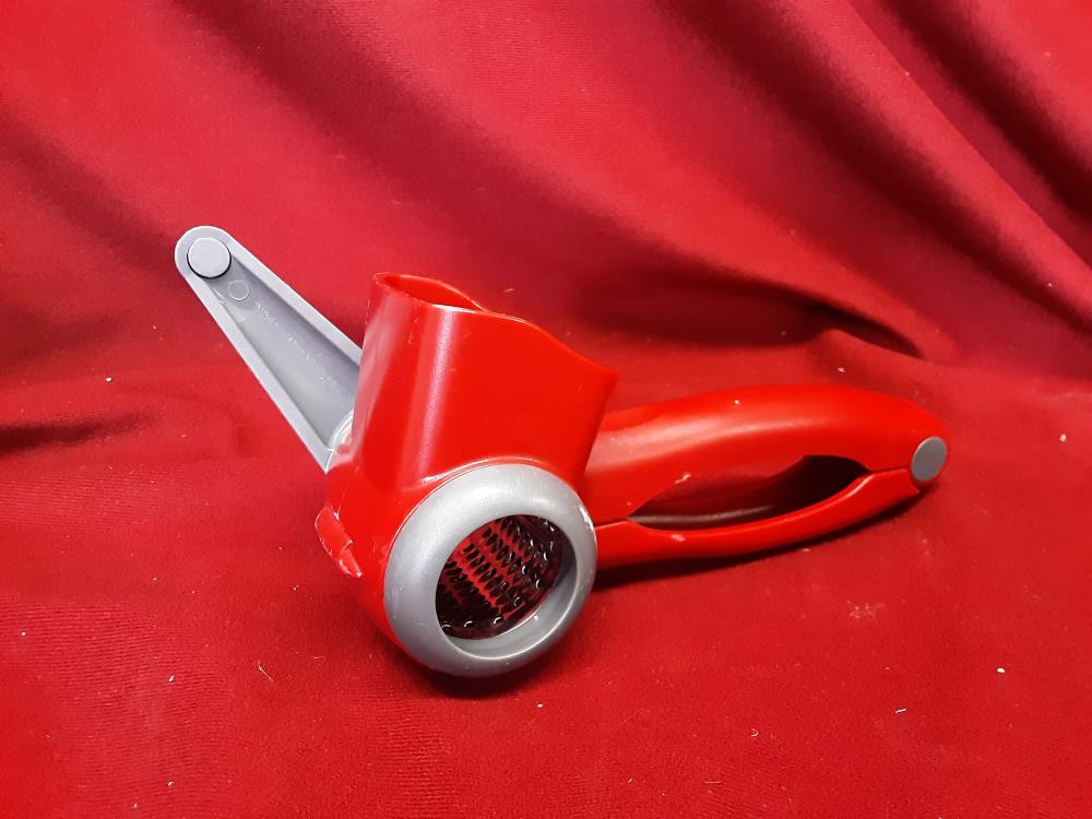 RAPPE A FROMAGE PVC ROUGE