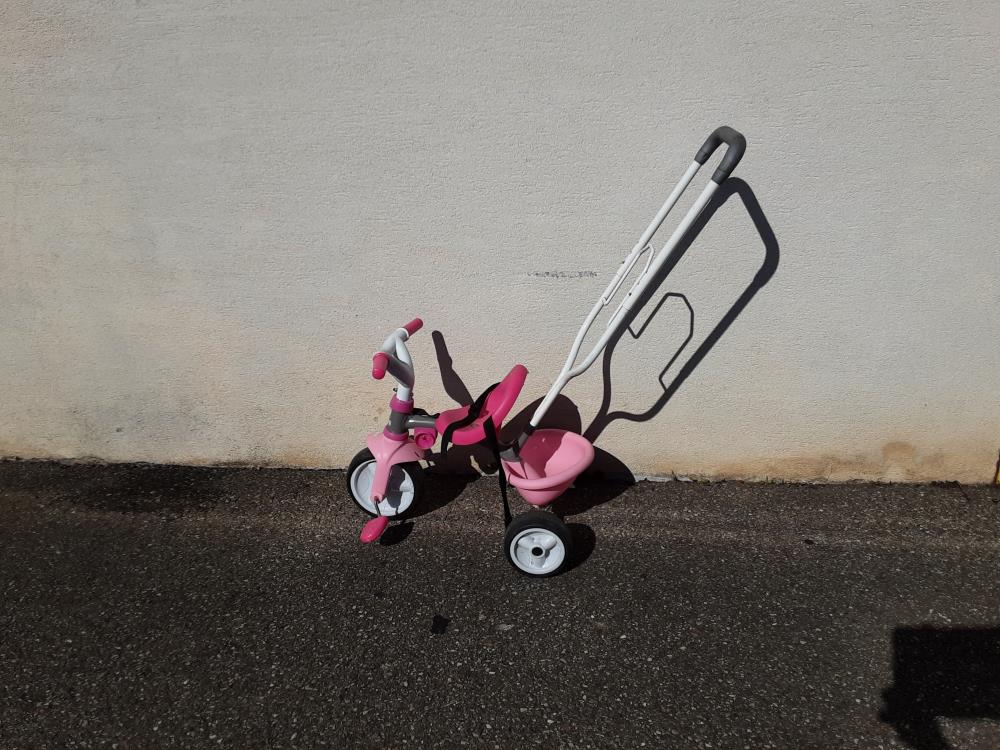 TRICYCLE ENFANT  ROSE ET BLANC