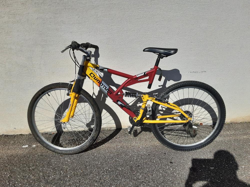 VTT QUANTUM ROUGE ET JAUNE 26P