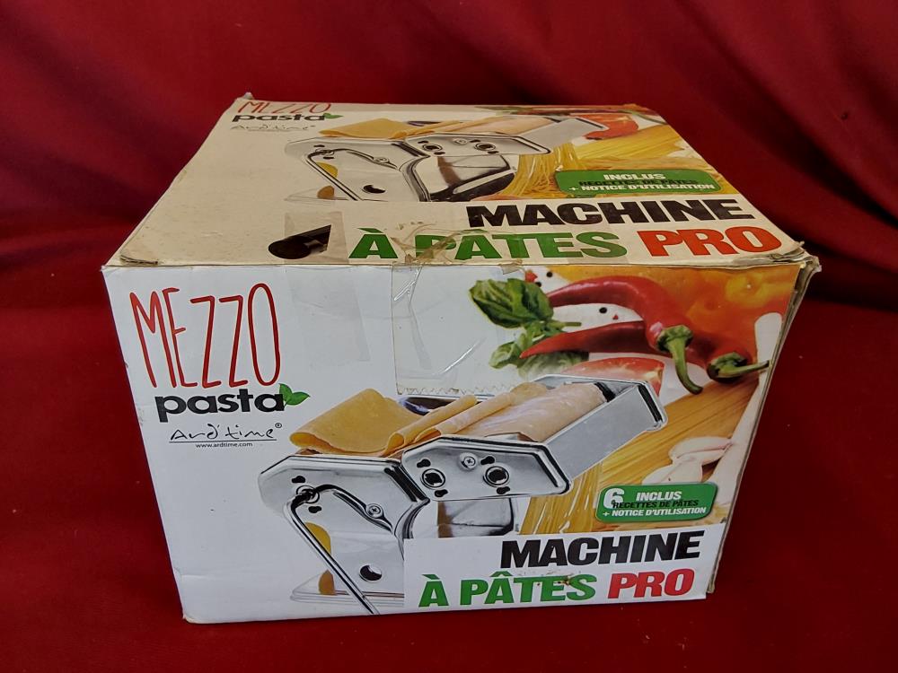 MACHINE A PATES