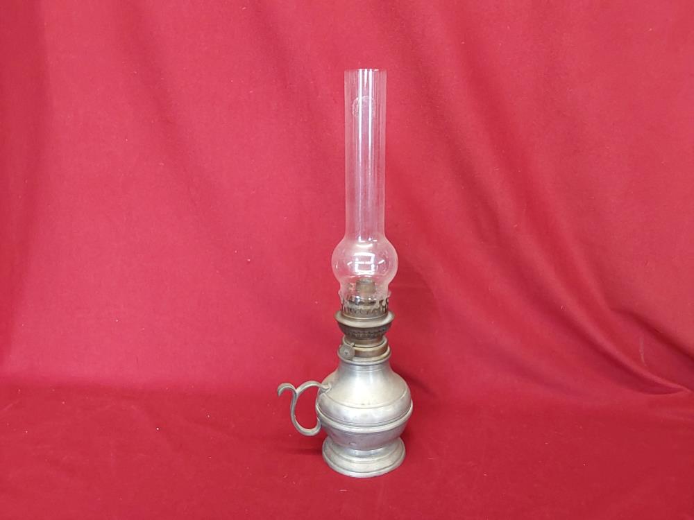 LAMPE A PETROLE ETAIN AVEC VERRE