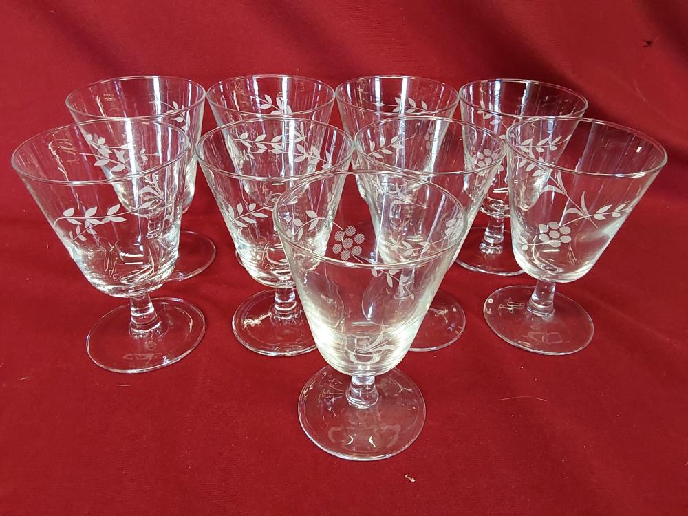 LOT DE 9 VERRES CISELÉS