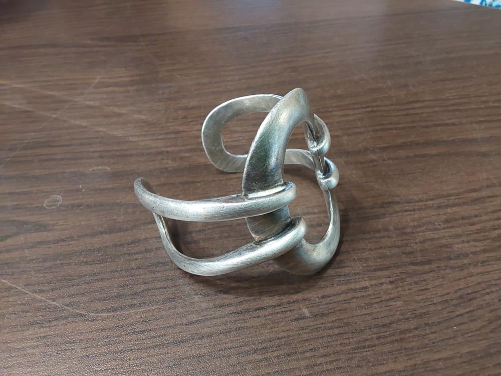 BRACELET LARGE EN METAL 